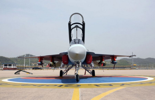  002 �������߼�������T-50�ķ�չ���ͣ������͹�����FA-50��ǰ�׷ɳɹ�