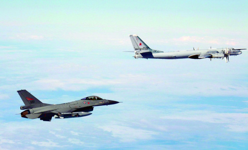 Ų������29�չ�����Ƭ���ù��վ�F-16ս���������ط�ԽŲ�����Ķ���˹ͼ-95Զ��ս�Ժ�ը����