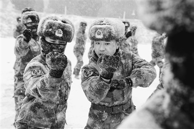 ��Ӫʿ�ٳ�����ʿ(��)���ڸ���սʿ���в���ѵ���� ������ ����