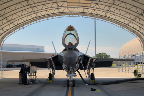 ����F35CͿװ��Ͼ͵��Ͻ�