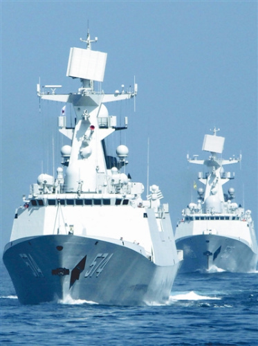 南海舰队隐身护卫舰演训拦截来袭导弹(组图)