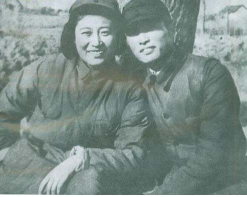 1942年,张爱萍同夫人李又兰在苏北汪朱集 1942年,张爱萍同夫人李又兰在苏北汪朱集