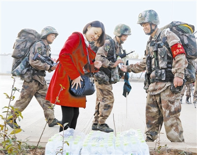 夫妻俩2分钟相聚 夫妻俩2分钟相聚