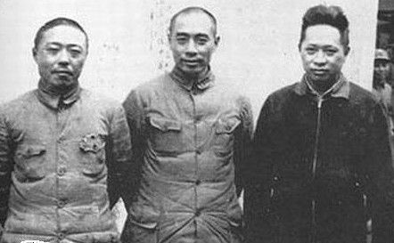 项英(左)与周恩来、叶挺的合影(资料图) 项英(左)与周恩来、叶挺的合影(资料图)
