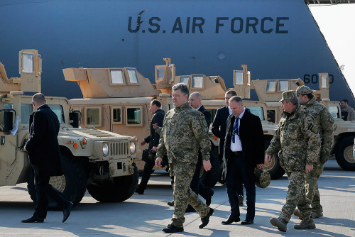 �ڿ�����ͳ��ӭ����Ԯ��װ��