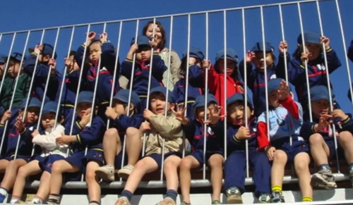 幼儿园中的孩子们。 幼儿园中的孩子们。