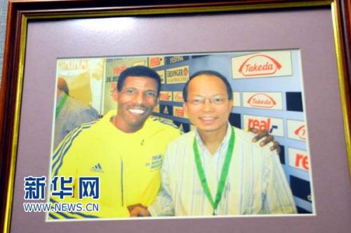 ����ͼ���������칫��ǽ�Ϲ����������������Ү�ĺ�Ӱ�� �»������� ֣�� ��