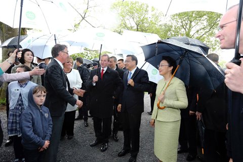 ����ʱ��17�����磬�ڰ������������ʵ����ǿ�������ڰ���������ͬ�²ι���ũ��άũ����ͼƬ�����й�������