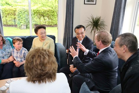 ����ʱ��17�����磬�ڰ������������ʵ����ǿ�������ڰ���������ͬ�²ι���ũ��άũ����ͼƬ�����й�������