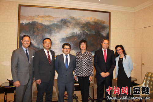 2015全球投资&移民政策高峰论坛嘉宾合影 2015全球投资&移民政策高峰论坛嘉宾合影