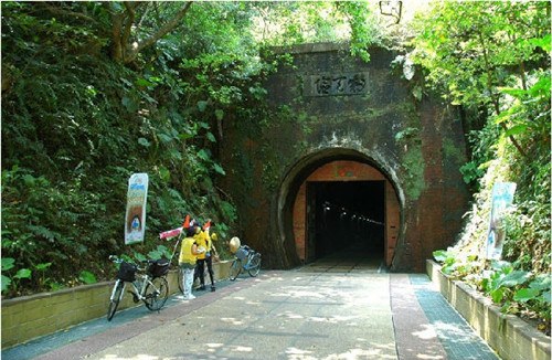 旧草岭隧道自行车道(资料图) 旧草岭隧道自行车道(资料图)