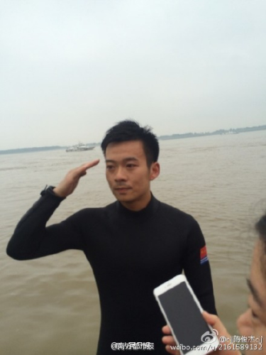 24��ĺ���ǱˮԱ�ٶ�(����ͼ)