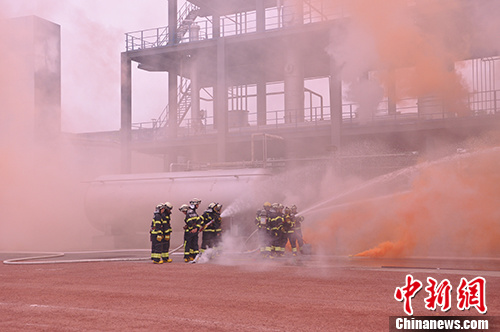 8λ���ѡ���ڽ̹ٵ�ָ���£����оȻ�ʵս��ϰ��