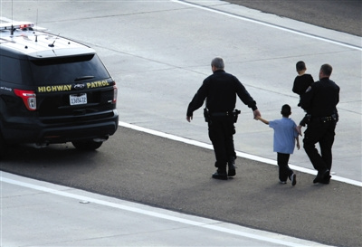 2014��12��11�գ�����������������ɭ�ϣ�����ͨ�������꾯�䡱��һ�������оȳ�������ͯ��