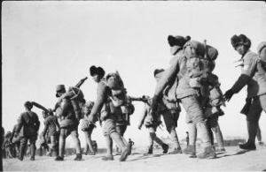 紧急奔赴绥远前线的中国士兵 紧急奔赴绥远前线的中国士兵