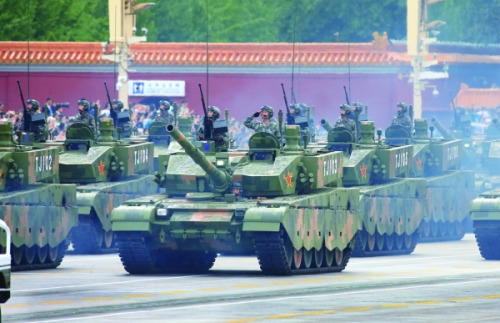 �μ�8��23��������װ�������У��ҹ�������99ʽ����ս̹�ˡ�