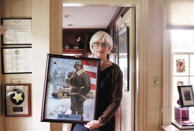 �Ͷٵ���Ů������λ�ڲ�ʿ�ٵİͶٹʾӣ������չʾ�Ͷٵ���Ƭ������������Ϊ����ݾ�������������������߲ιۣ�����չ���˰Ͷټ������Ƭ���ղص��鼮��