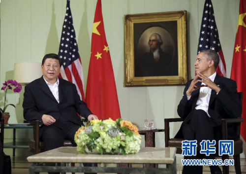 2013年6月7日,中国国家主席习近平在美国加利福尼亚州安纳伯格庄园与美国总统奥巴马举行中美元首第一次会晤。这是会晤后,习近平与奥巴马共同会见记者。新华社记者 兰红光 摄 2013年6月7日,中国国家主席习近平在美国加利福尼亚州安纳伯格庄园与美国总统奥巴马举行中美元首第一次会晤。这是会晤后,习近平与奥巴马共同会见记者。新华社记者 兰红光 摄