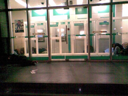 街头露宿的流浪者 街头露宿的流浪者