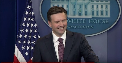 Siri�Ļش�����ȫ����Ц����������������Ц�Ķ���˹��Ҳ�̲�סЦ�ˡ�