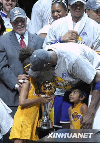 �Ʊ��ڻ��NBA�ܾ������м�ֵ�˶�Ա����������Ů�����»�����������㡣ͼƬ��Դ���»���