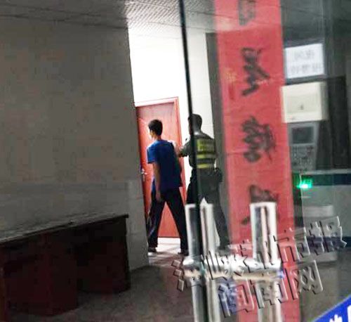 �����賿0ʱ��һ���������ӱ�ˮͷ���촫��