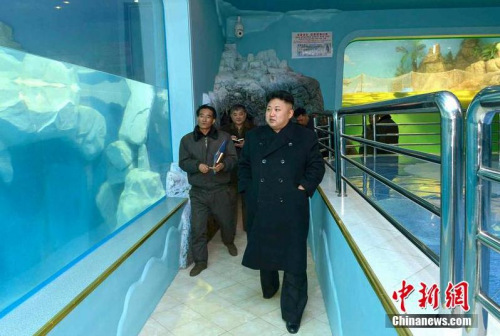 2014年3月,金正恩视察朝鲜中央动物园。 2014年3月,金正恩视察朝鲜中央动物园。