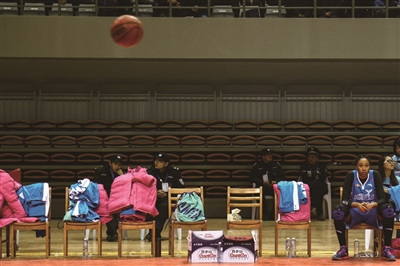 ����ͼ���Ĵ�Ů�����油ϯ�յ�����ͼƬ��Դ�����п챨����Ӱ ���ٻԡ�