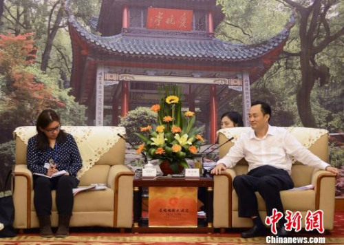 10��25�գ�������˿��֮·����ý������С��ɷ��������ʡί��ί�����������������Լ���ʡ���Ȱ졢����ί�������������ξֵ���Ҫ��Ա��������潻̸������塡��