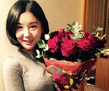 明星炫妻:冯远征晒妻子童年照 李晨吻范冰冰(图)