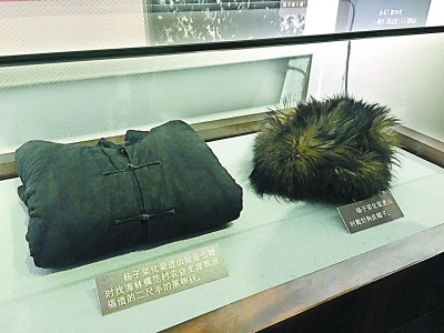 杨子荣乔装成土匪进山捉“座山雕”时穿戴的棉袄和帽子。 杨子荣乔装成土匪进山捉“座山雕”时穿戴的棉袄和帽子。