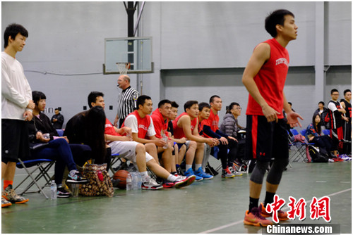 替补席上的马里兰大学球队