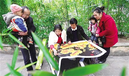 �峪��Ͼʱ�䣬�������ڽ�ͷ��������ʯ�塱��Ʒ����Ǯ�Բ������á�