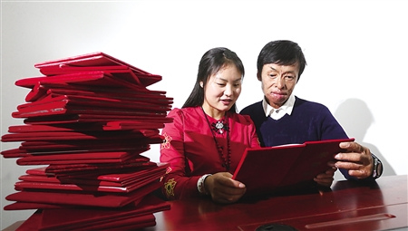 ������һ�𷭿����е�����֤�� ����ͼƬ����ϯ���� ��־����