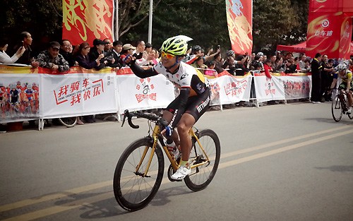 徐鑫灵夺冠。图片来源:中国自行车运动协会官方网站。 徐鑫灵夺冠。图片来源:中国自行车运动协会官方网站。