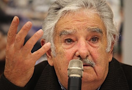 "全球最穷总统"穆希卡访日 称欲探索人类未来-中新网