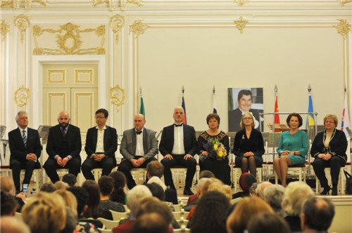 �����й�������������ڵ��߹�֪�������ҵ��α��Ρ�ʲ�п�������ִ�������ί����֤�����Ĺ��������Ԫ�ԡ�(ͼƬ��Դ��������˹������)