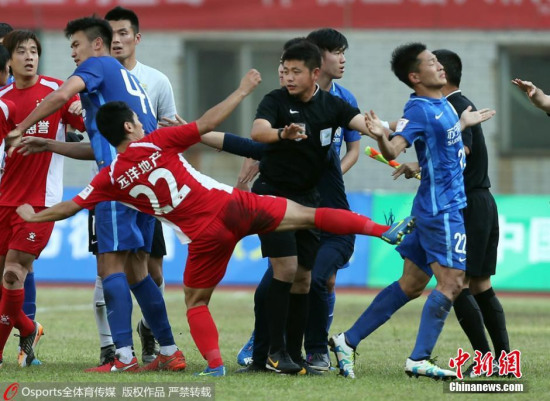 球场暴力事件抹黑中国足球形象 负面影响或难尽除