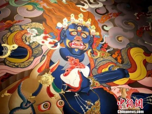 5��17�գ����������ƿ��滭��ʦ�����Ƶ��Լ�������Ʒչ�ֳ��������� ��