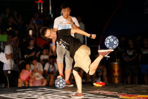 ����ѡ�ֳ��ǹ⾫�ʱ���˲�䡣