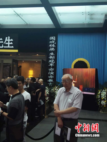 �ŶӵȺ��ͱ�����贵����ǡ�һλ�����ֳּ���ᣬ�������� �Ϲ��� ��