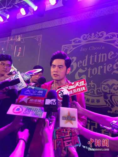 周杰伦在媒体见面会接受采访 娄晓摄 周杰伦在媒体见面会接受采访 娄晓摄