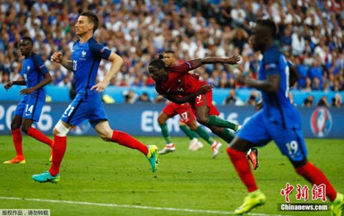 欧洲杯决赛落幕,葡萄牙凭借替补前锋埃德加时赛第109分钟的远射绝杀,1