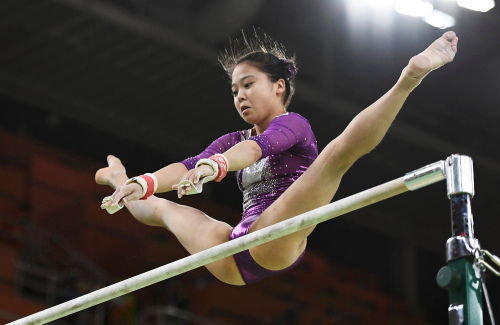 资料图:韩国女体操运动员在参加奥运比赛.