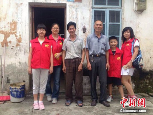 碧桂园爱心业主探望贫困家庭 碧桂园爱心业主探望贫困家庭
