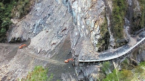 ̨�����պ��꣬�Ϻṫ·������Ȫ������������̮������ͨ���裬Ҳ���ɽ������������⽻ͨ�жϣ�����һ�����ٶ�����в����·�ֹܾ�ɽ�����ȫ�����ޡ���Դ��̨�塶���ϱ���(ͼ����ɽ������ṩ) 