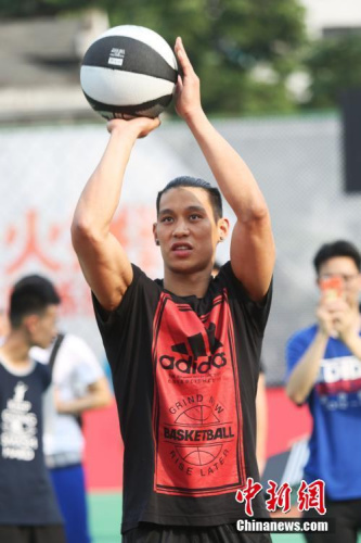 新赛季NBA谁最火? 骑士2人PK勇士4将 林疯狂