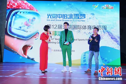 鲍春来携《击战》亮相 鲍春来携《击战》亮相