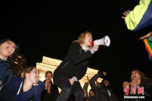 ��������ʱ��11��11������ŦԼ�����٣��ڶ����ھۼ��ڻ�ʢ�ٹ㳡��԰���������ա� <a target='_blank' href='http://www.chinanews.com/'>������</a>���� ���� ��