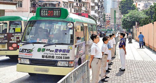  �����¹���С��ͣ��λ����ѧ�������䳵��ѧ�ص㡣